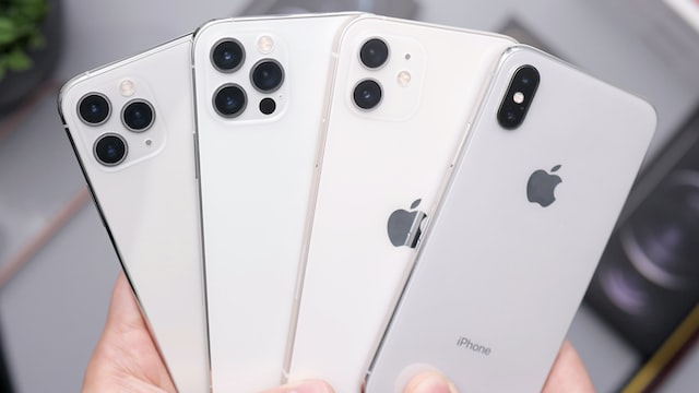 4 iphones siendo mostrados 